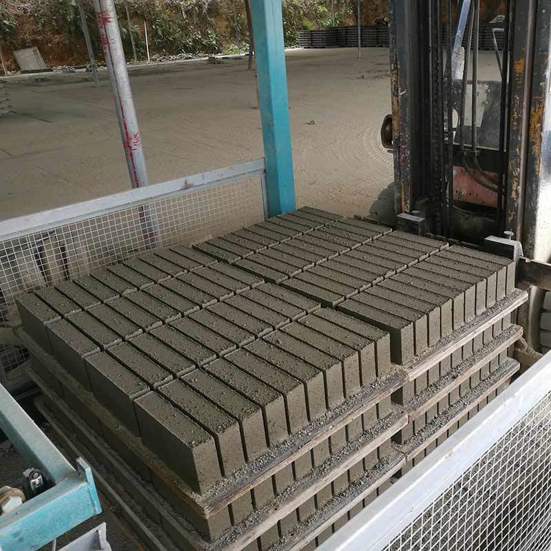 မြင့်မားသောထိရောက်သော Paver Block လုပ်ခြင်းသည်ဆောက်လုပ်ရေးလုပ်ငန်းအတွက်စက်